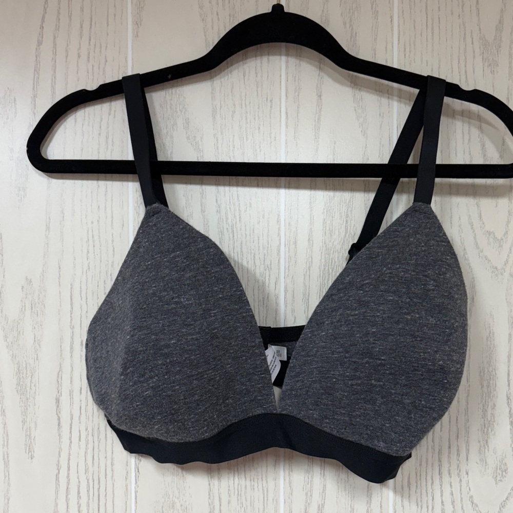 ❤️ Auden Gray Black Women's Wirefree Bra 40D adjustable back closure and straps